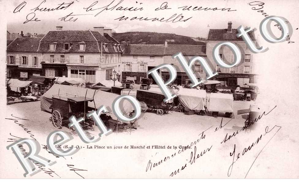 La place un jour de Marche et hotel de la Come