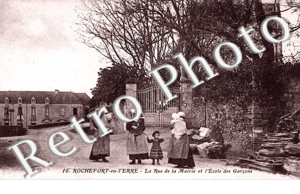 La rue de la Mairie et l'ecole des garcons