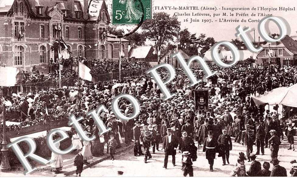 inauguration de l'hospice Hopital Charles Lefevres par M. le Prefet de l'Aisne 16 juin1907  L'arrivee du cortege.
