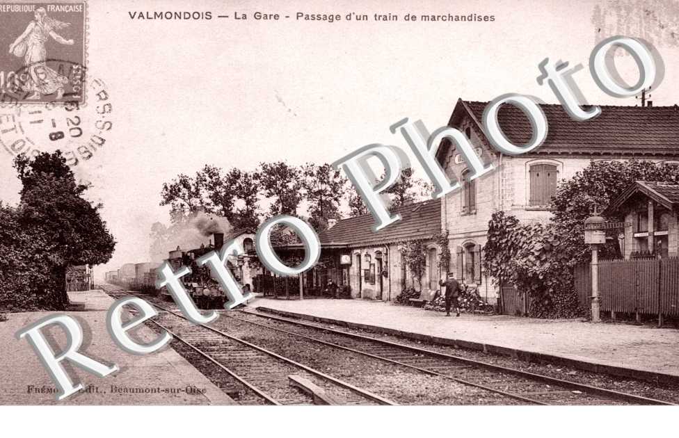 Passage d'un train de marchandises, la Gare