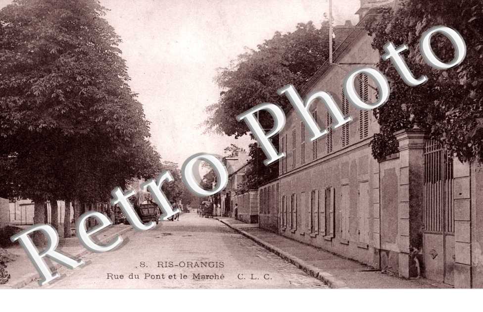 Rue du Pont et le Marche