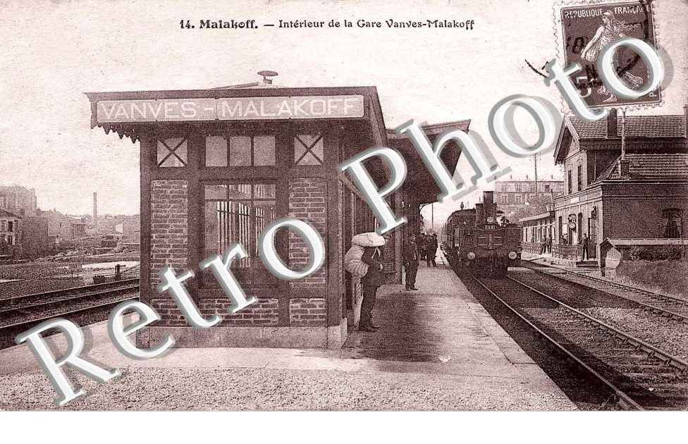 Interieur de la gare Vanves-Malakoff - train