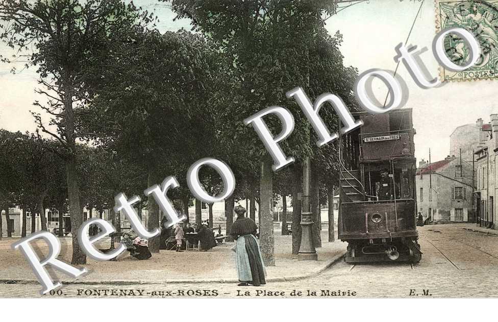 La place et la mairie - tramway (couleur)