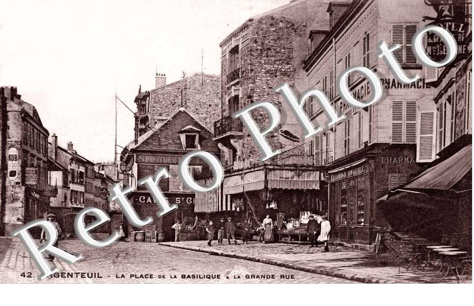 la Place de la Basilique et la Grande Rue