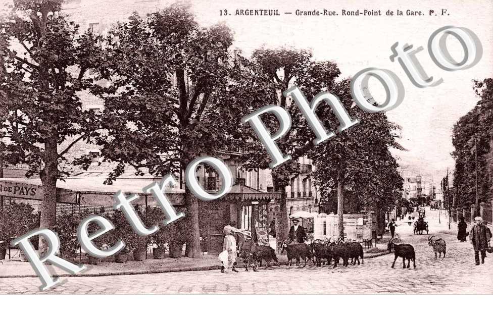 Rond Point de la gare et grande rue