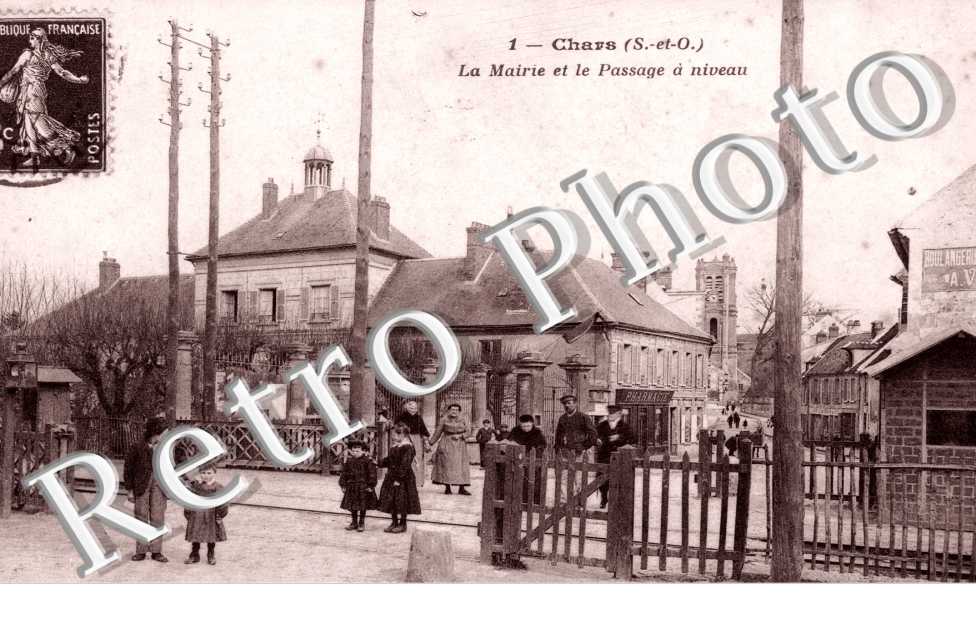 la mairie et le passage a niveau
