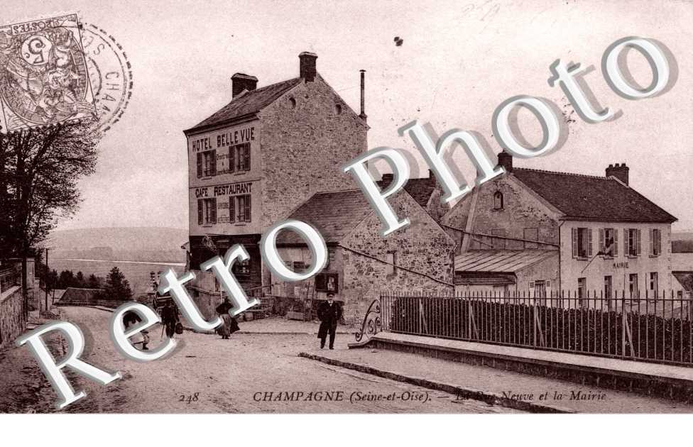 La rue Neuve et la mairie