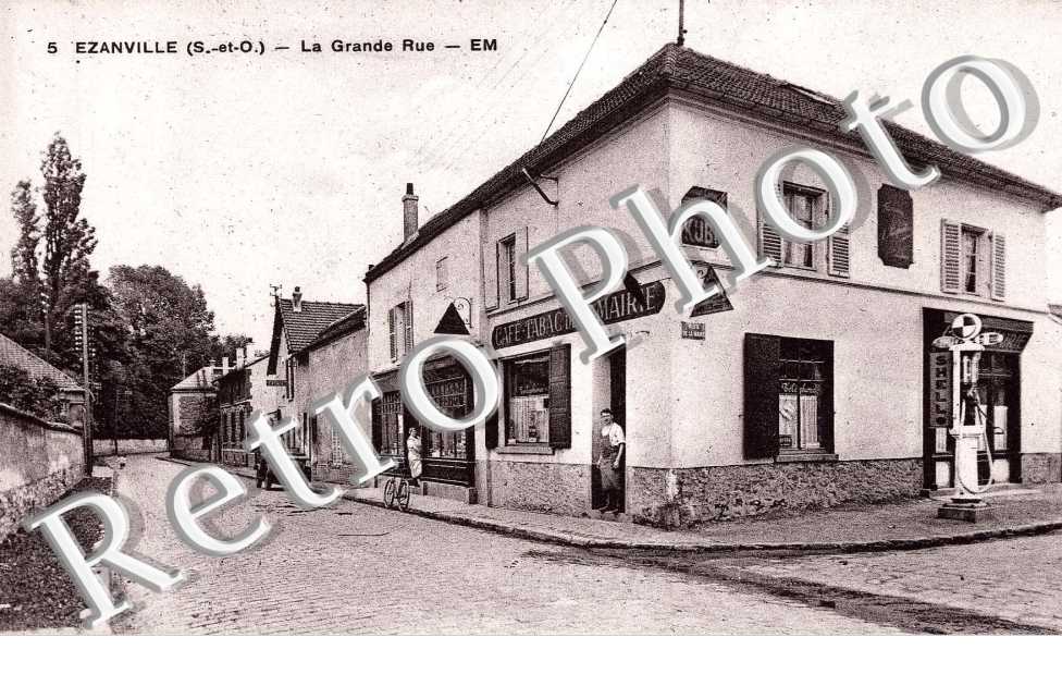 La grande rue  - cafe tabac de la mairie