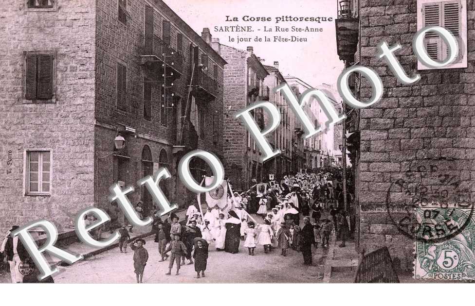 LA RUE SAINTE ANNE le jour de la Fete-Dieu