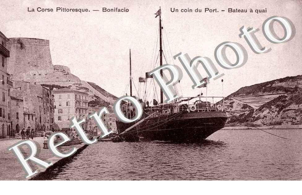 un coin du port -  Bateau a quai