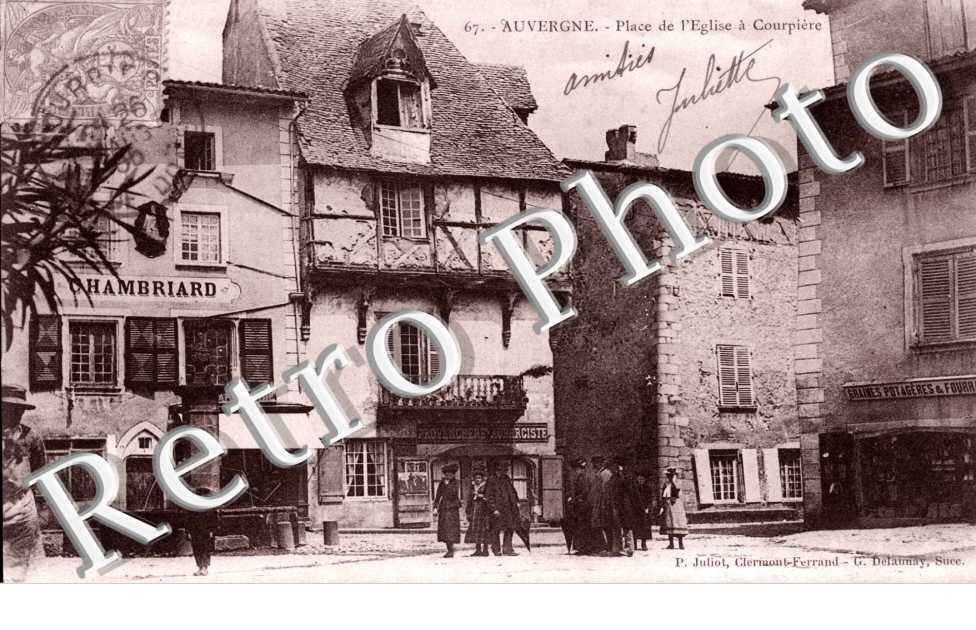 Place de l'eglise a Courpiere