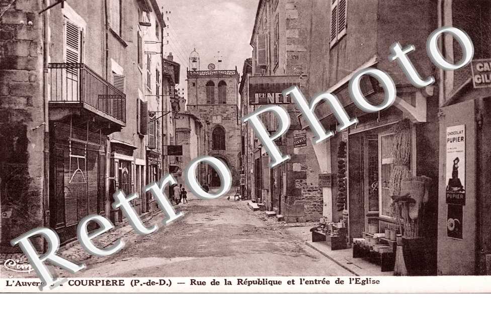 Rue de la Republique et l'Entree de l'Eglise
