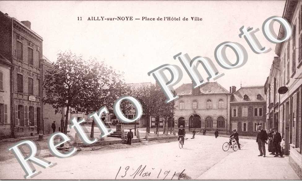 la Place de l'Hotel-de-Ville