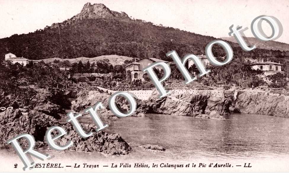 Les Villas Helios, les Calanques et le Pic d'Aurelle