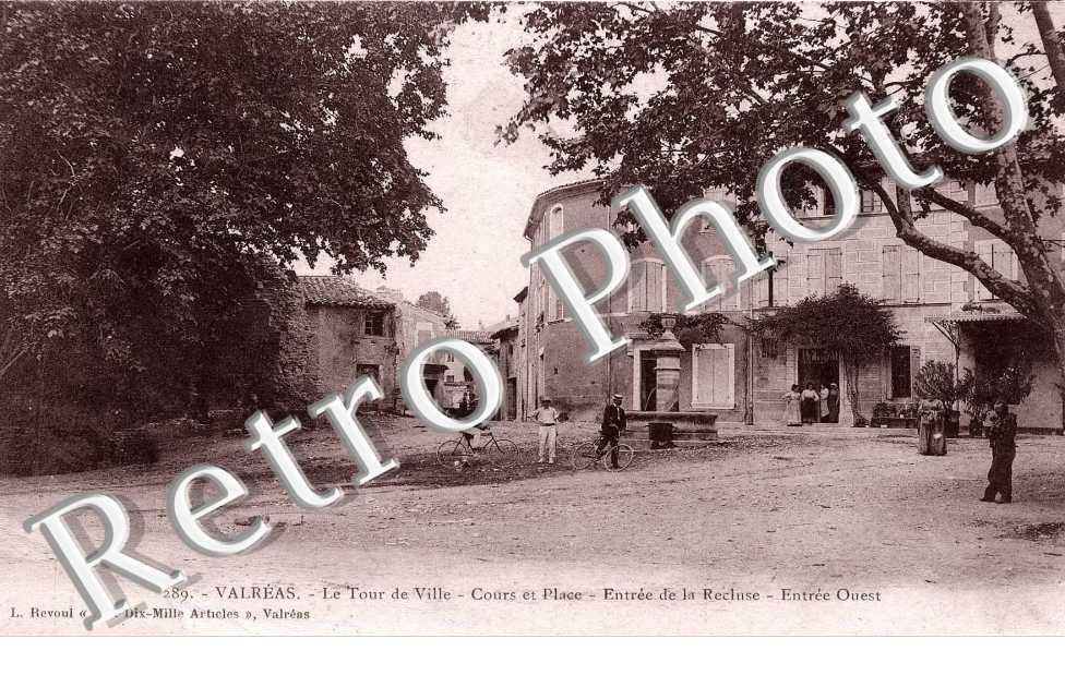 Cours et place -Entree de la Recluse