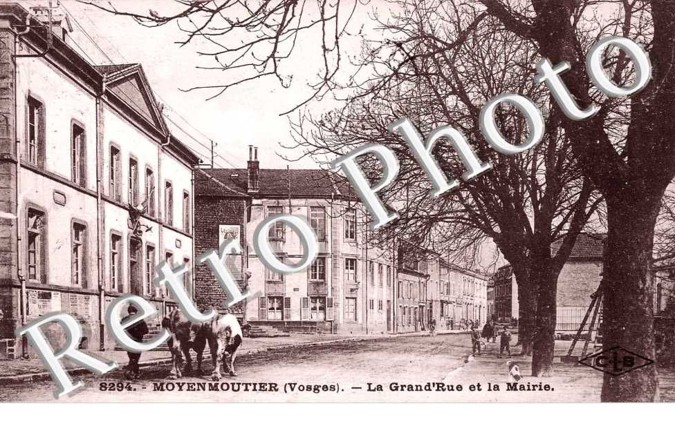 La grande rue et la mairie