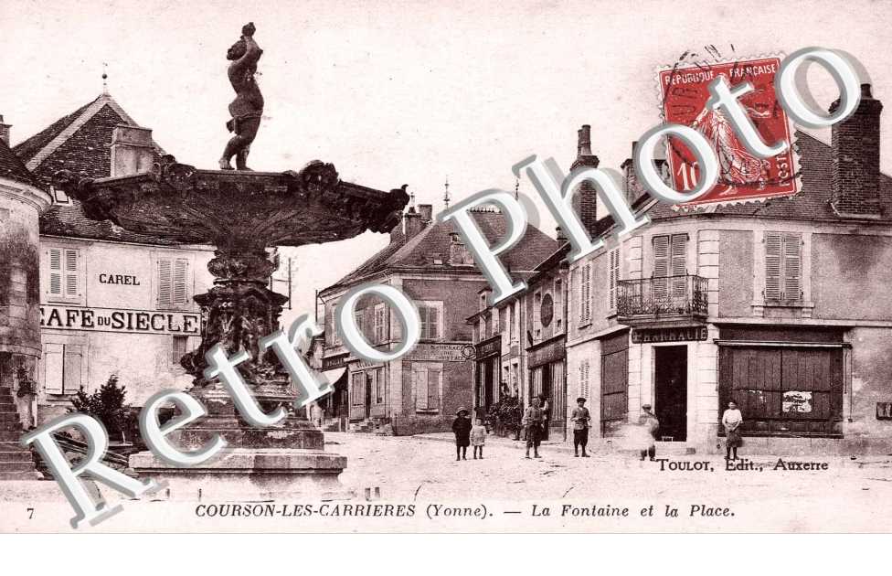 la fontaine et la place