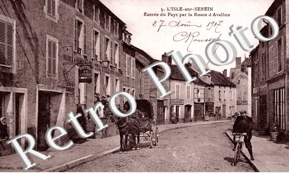 entree du pays par la route d' Avallon