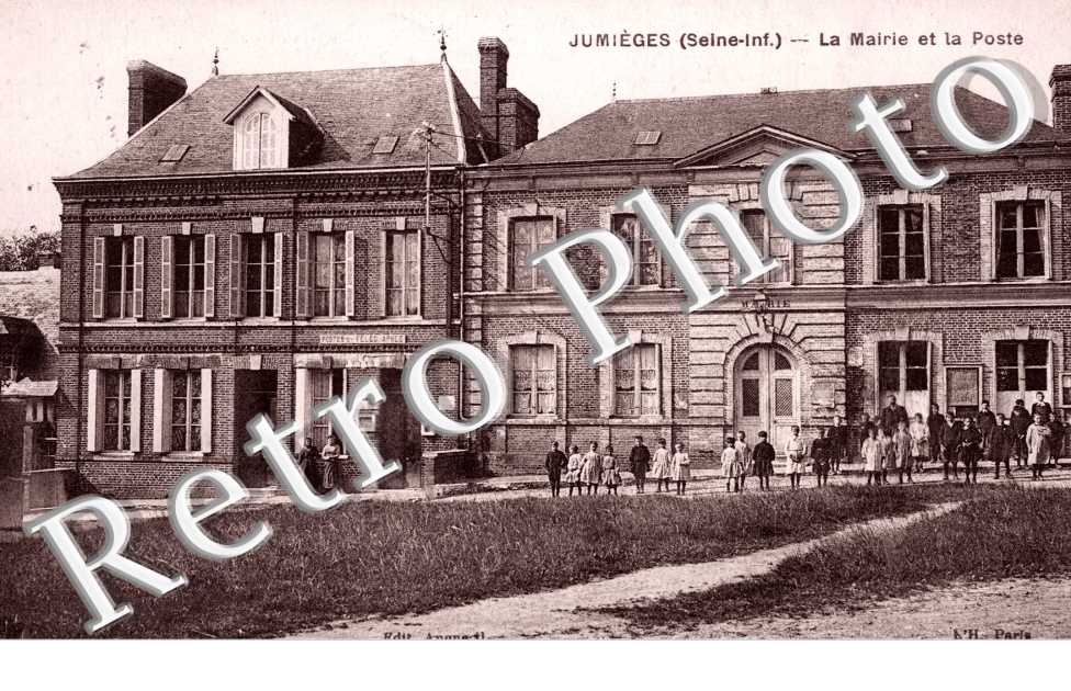 La mairie et la poste