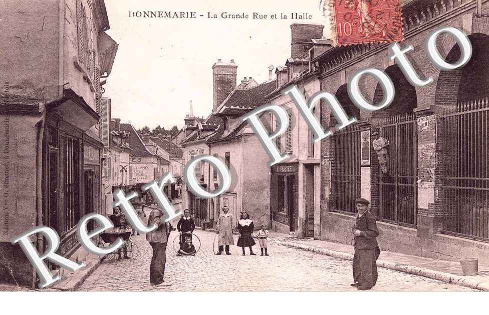 La grande rue et la halle