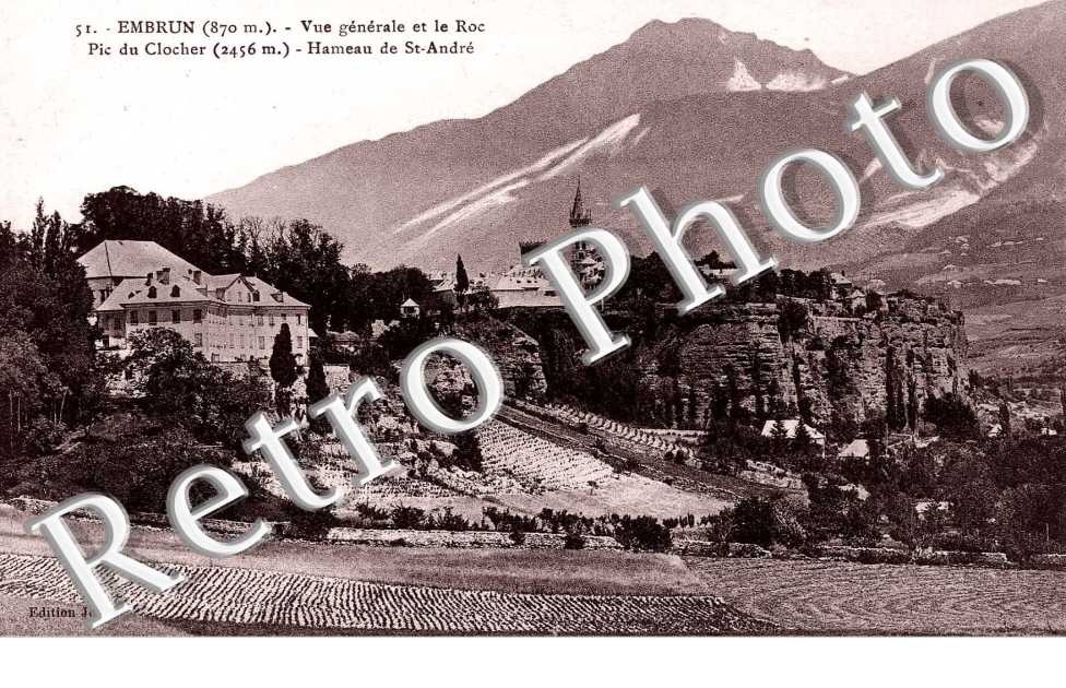 vue generale et le Roc Hameau de Saint-Andre