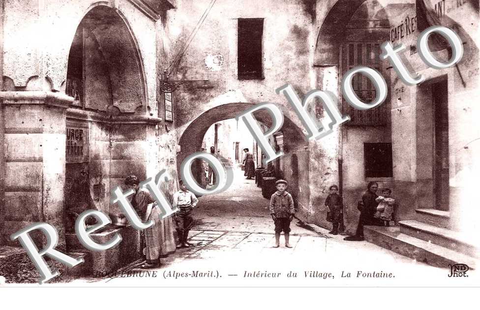interieur du village, la fontaine