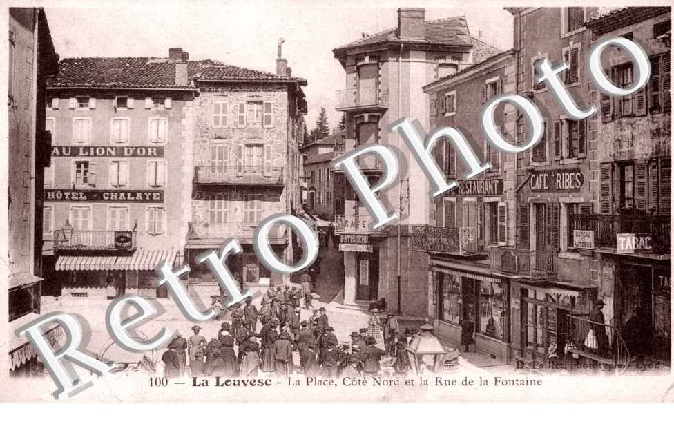 la place cote nord et la rue de la fontaine