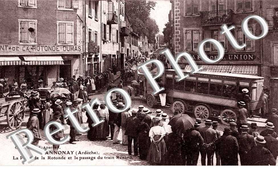 la place de la Rotonde et le passage du train Renard
