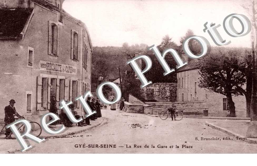 rue de la gare et la Place 