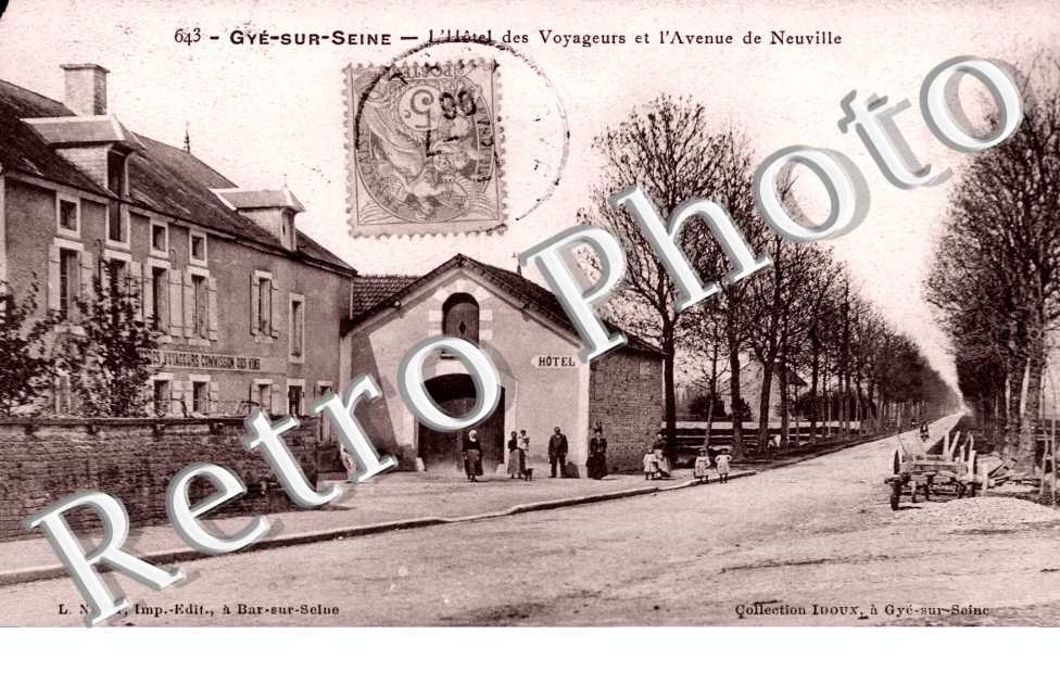 L'Hotel des Voyageurs et l'Avenue de Neuville