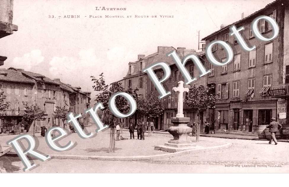 place Monteil et route de Viviez