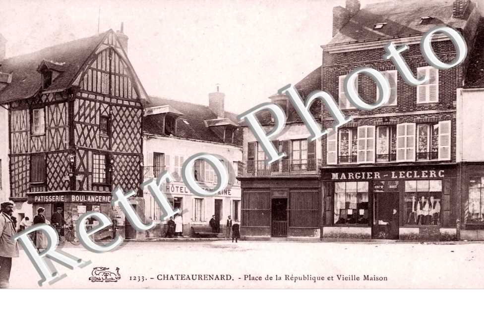place de la republique et vieille maison