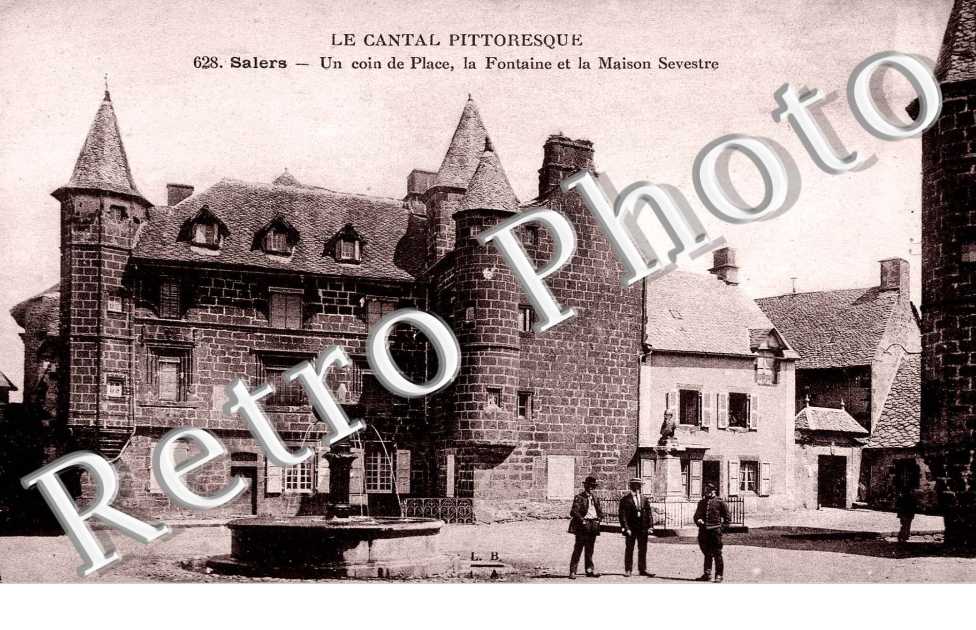 un coin de place, la fontaine et la maison sevestre