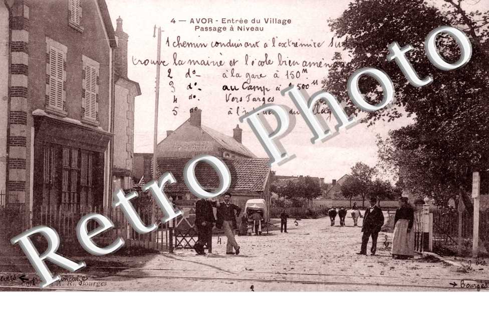 entree du village, passage a niveau