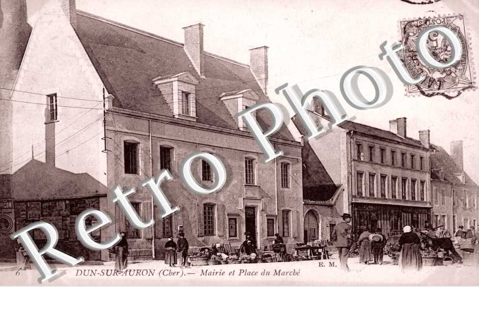 Mairie et Place du Marche