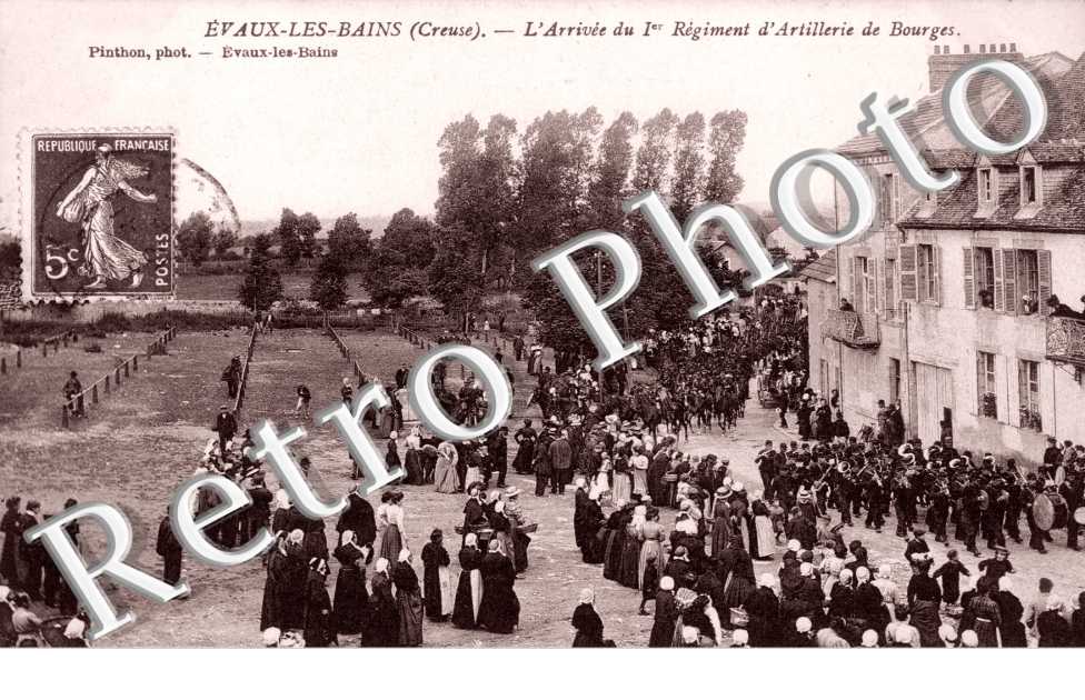 Arrivee du 1er regiment d'artillerie de Bourges - militaires