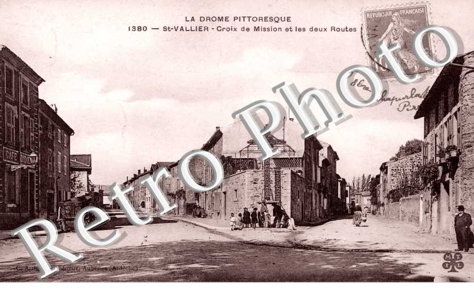 Croix de Mission et les deux routes
