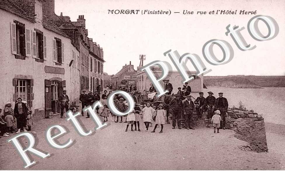 une rue et l'hotel herve