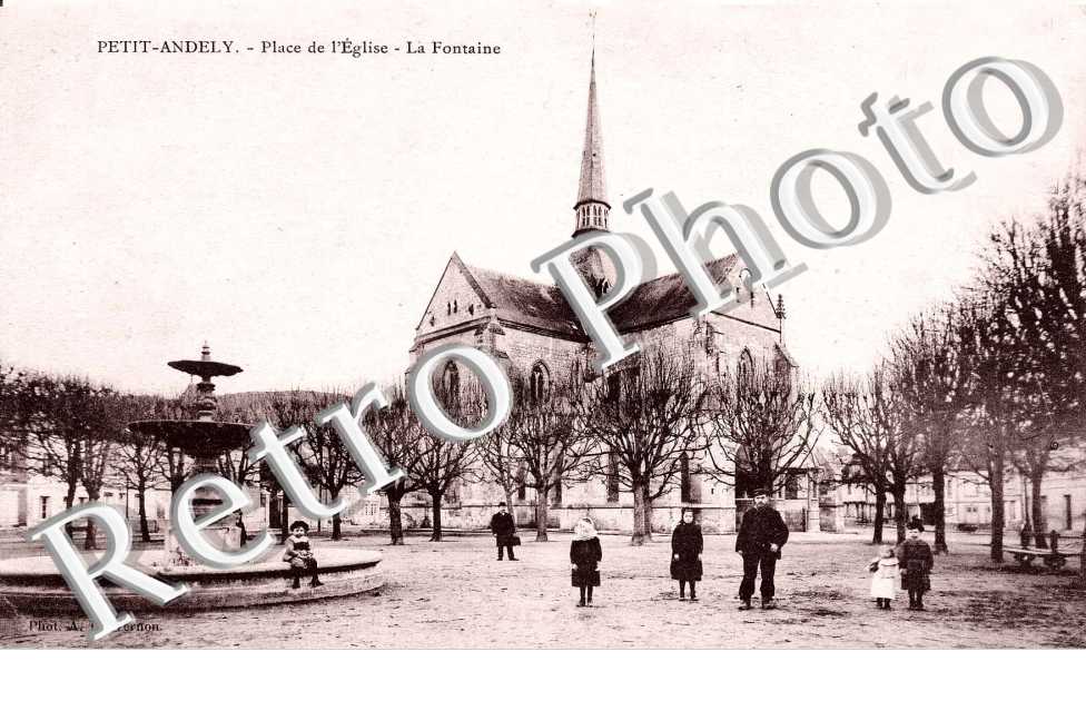 Petit Andely - Place de l'eglise - La fontaine
