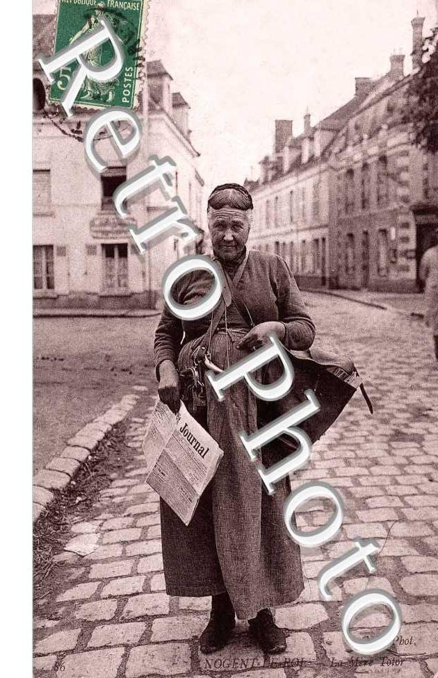 la mere Totor distribue le journal
