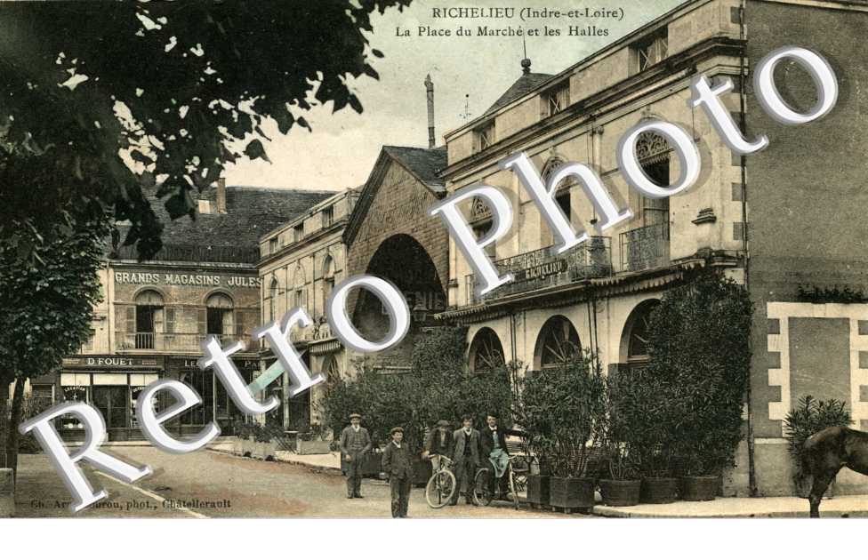 la place du marche et les halles