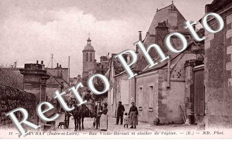 rue Victor Herault et clocher de l'eglise