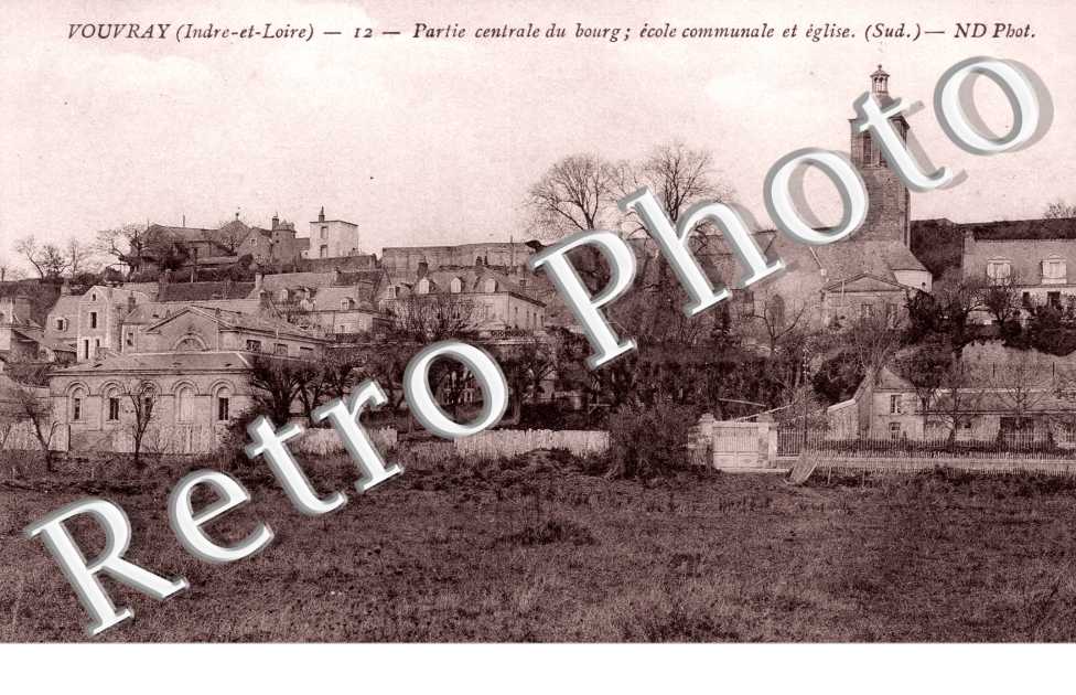 Partie centrale du bourg - ecole communale et eglise