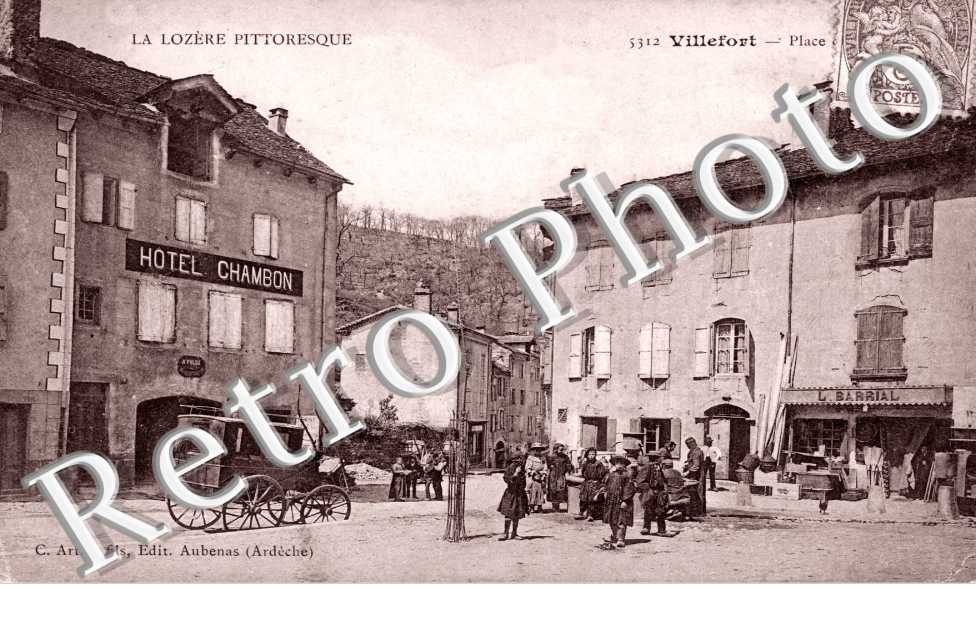 la Place et Hotel Chambon
