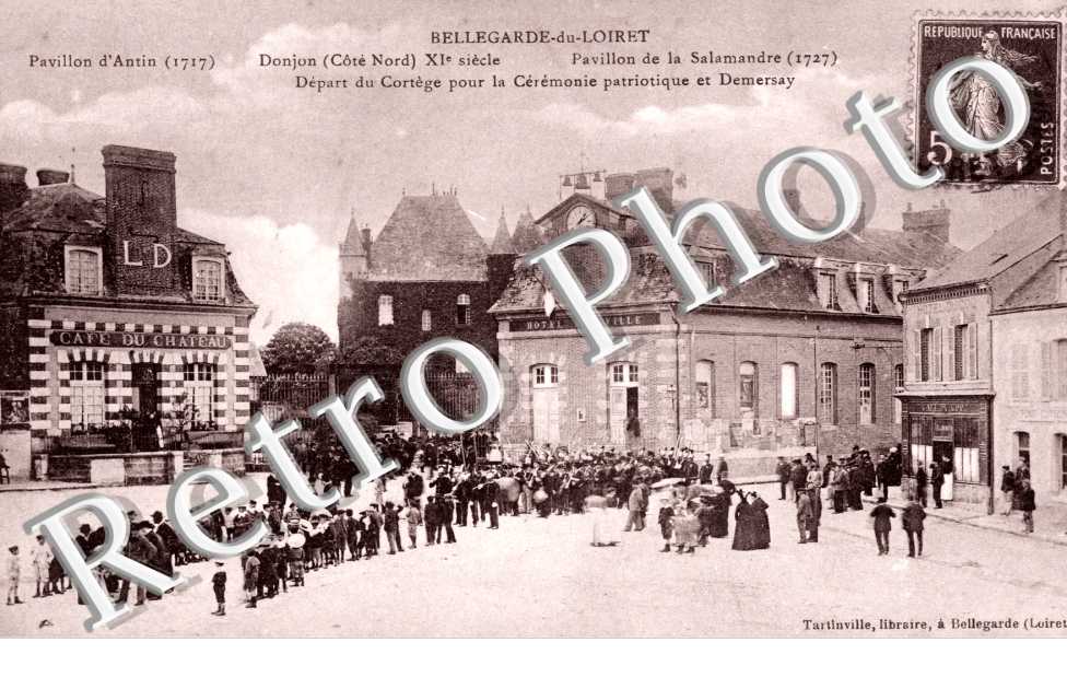 Donjon - Pavillon de la SalamandeDepart du Cortege pour la Ceremonie patriotique et Demersay