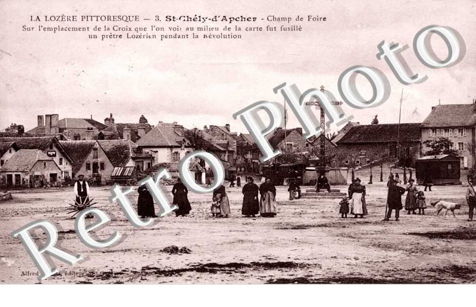 Champ de foire. Sur l'emplacement de la croix que l'on voit au milieu de la carte fut fusille un pretre Lozerien pendant la Revolution