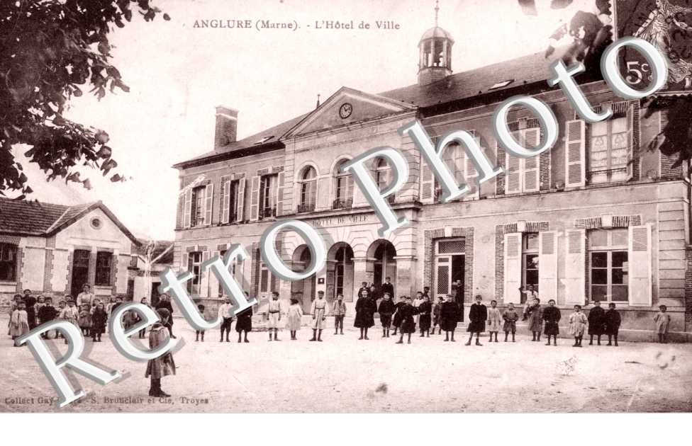 L'Hotel de Ville