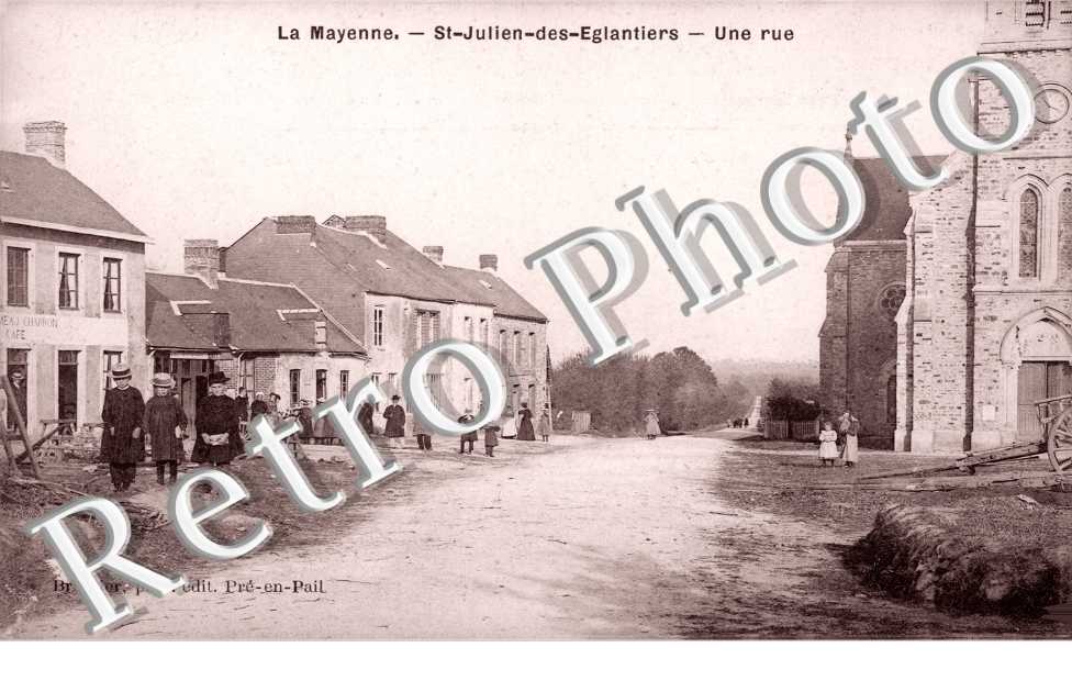 Saint Julien des Eglantiers - Une Rue