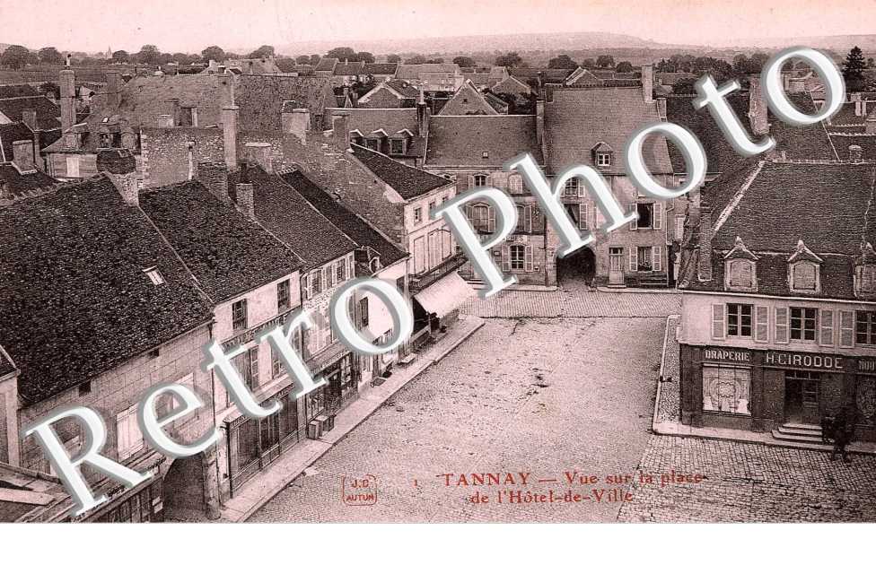 VUE SUR LA PLACE DE L'H D V