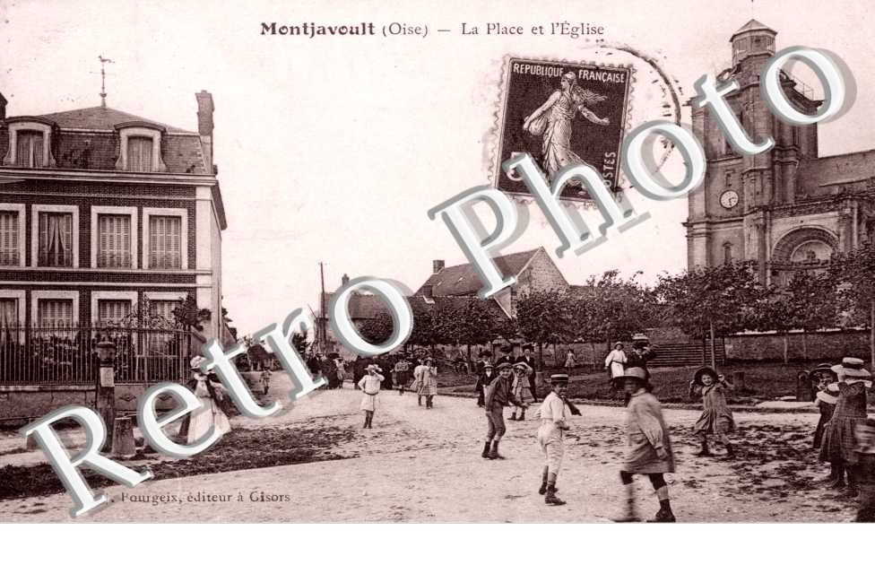 la place et l' eglise